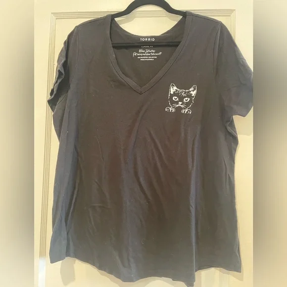 Torrid Slim Fit Vee Neck Tee Cat In Pocket- Black - Picture 3 of 5